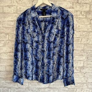 White House Black Market button down‎ shirt women’s 4 100% silk blue snakeskin